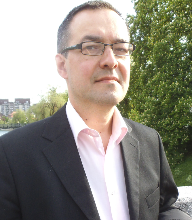 Dr. Adnan Jahić